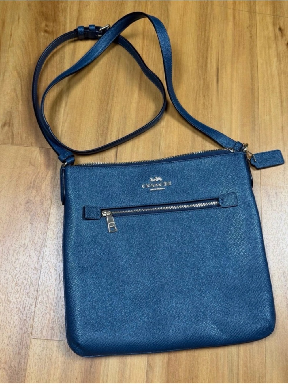 Coach Kitt Messenger Bag
Midnight Blue Crossgrain Leather
Crossbody C1556